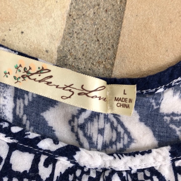 Cute summer top - Picture 2 of 3